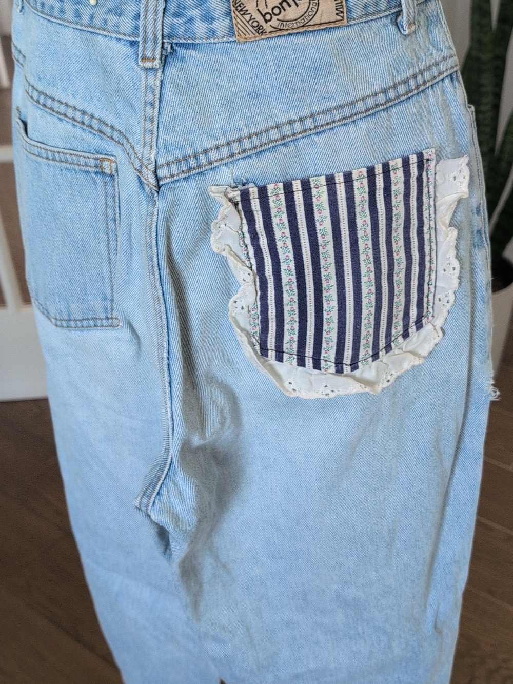 Vintage Bonjour Light Blue Distressed High-Waist Women's Jeans Size 8-10 - Picture 5 of 11